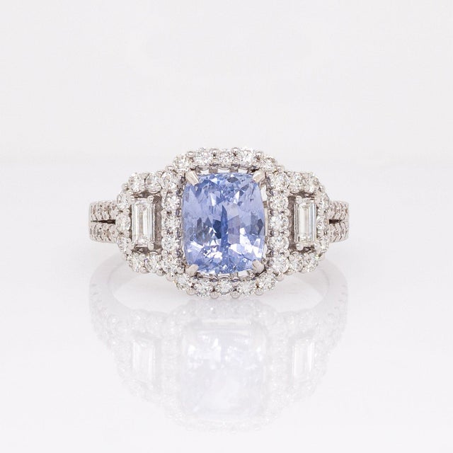 Contemporary 3.1ct Cornflower Blue Sapphire & Diamond Ring in 14k White Gold – Emerald 8×7mm, Size 6.75 For Sale - Image 3 of 7