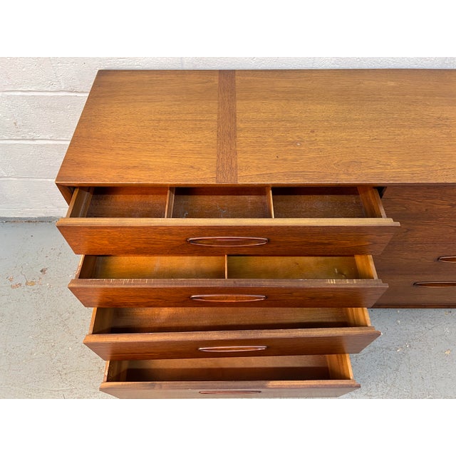 Henredon Circa 60' Mid-Century Walnut Six Drawer Lowboy Dresser For Sale - Image 14 of 18