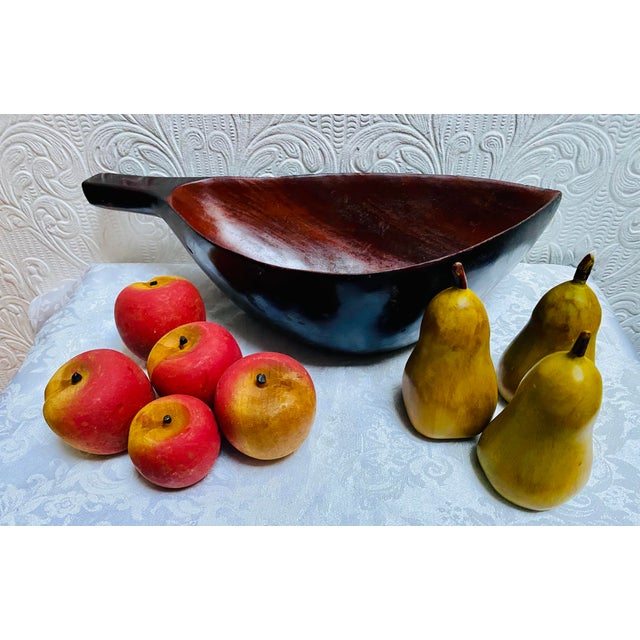 Mid Century Carved Wood Deep Leaf Shaped Bowl With Wood Fruit- 9 Pieces For Sale - Image 11 of 11