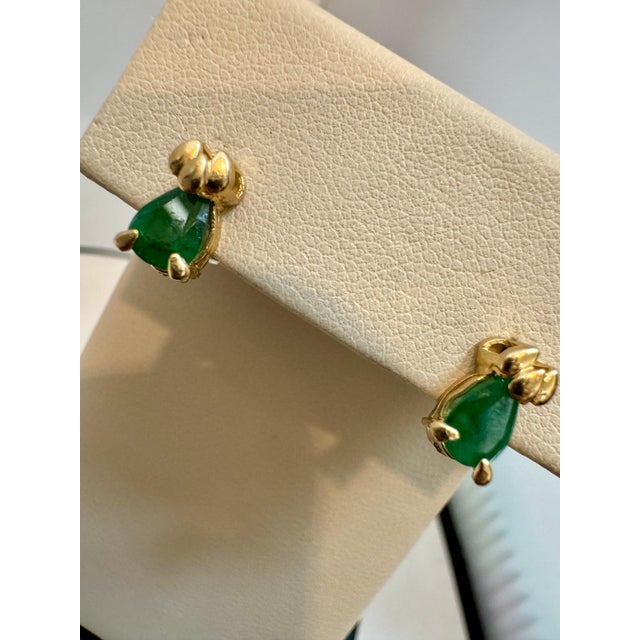 Natural Pear Shape Emerald Post Earrings 14 Karat Yellow Gold For Sale - Image 4 of 18