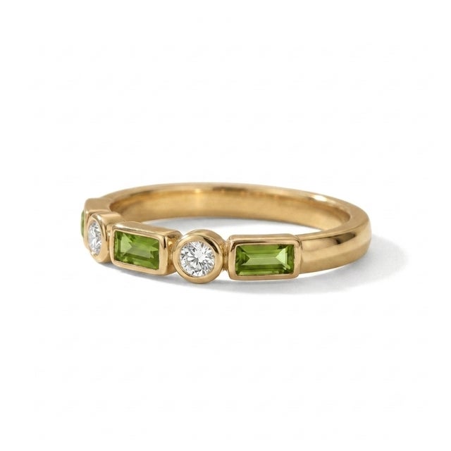 Elevate your jewelry collection with this refined geometric gemstone ring. Expertly crafted in 18K gold plating over 925...