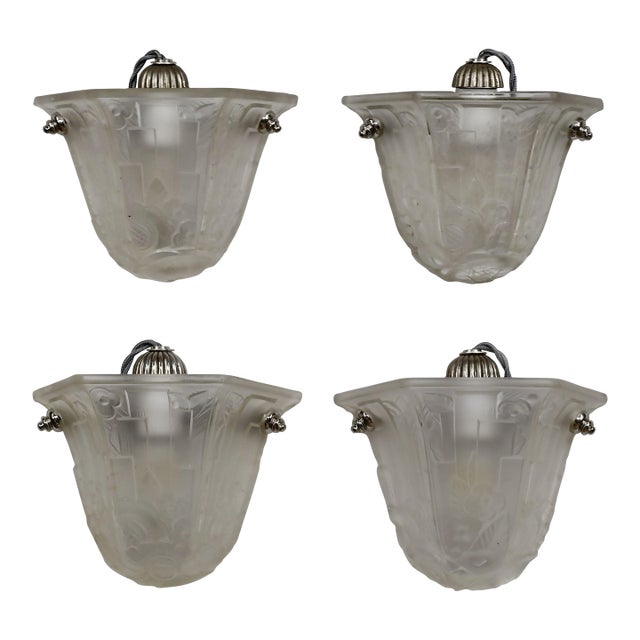 Hettier Vincent & Hanots French Art Deco Floral Frosted Glass Wall Sconces 1930s - Set of 4 For Sale