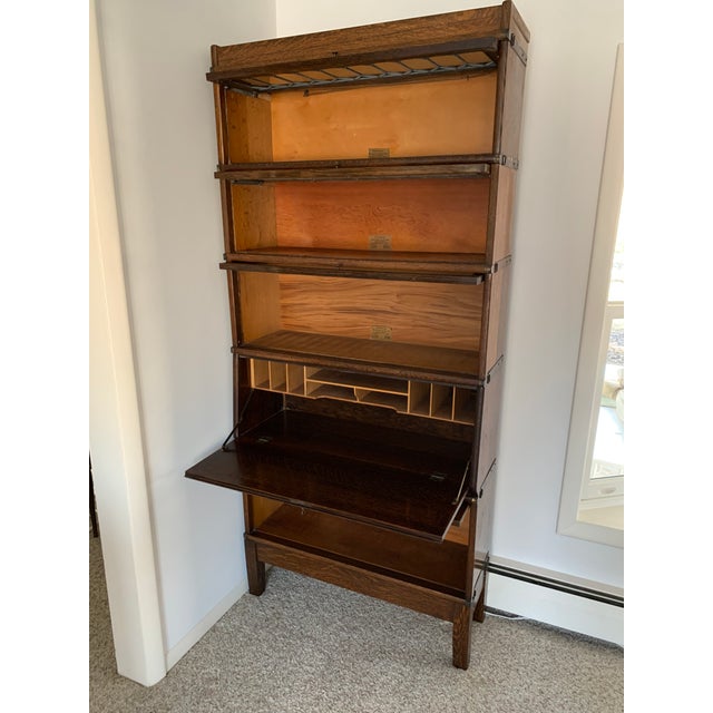 Beautiful Antique 5-stack sectional lawyers bookcase by Globe-Wernicke of Cincinnati Ohio. Likely from the early 1900's....