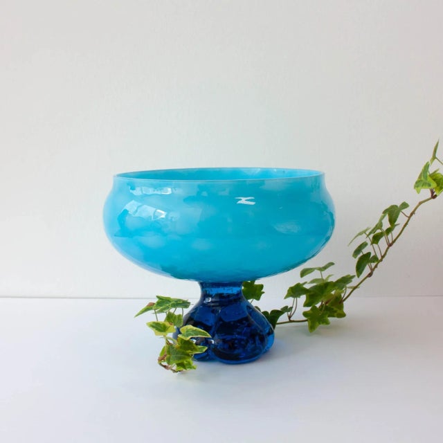 This stunning vintage Portuguese glass bowl from the 1960s is a true testament to the artistry of Marinha Grande, the...