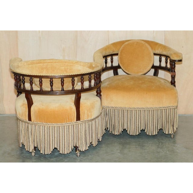 Lovely Victorian Aesthetic Movement “Tete a Tete” Conversation couch A very good looking, rare and collectable pieces of...