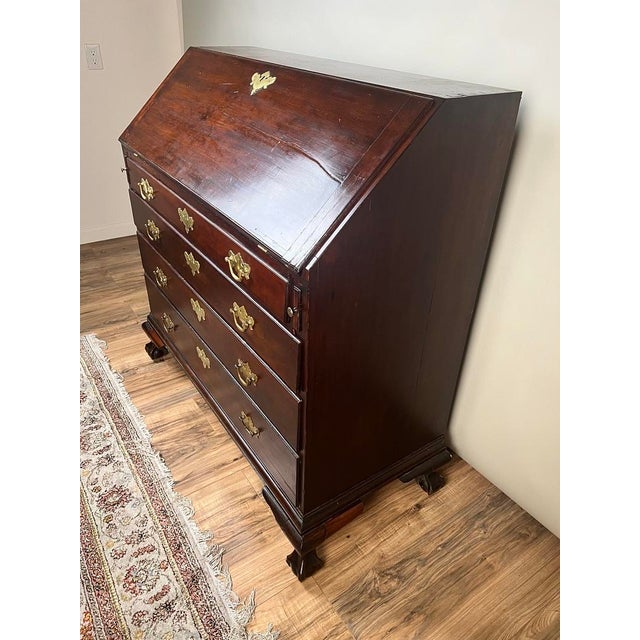 18th Century New England Chippendale Cherry Slant Front Desk, Circa 1770–1790 For Sale - Image 4 of 9