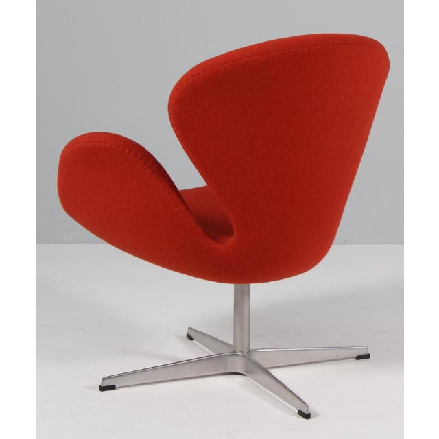 Textile Swan Chair by Arne Jacobsen for Fritz Hansen, 2013 For Sale - Image 7 of 9