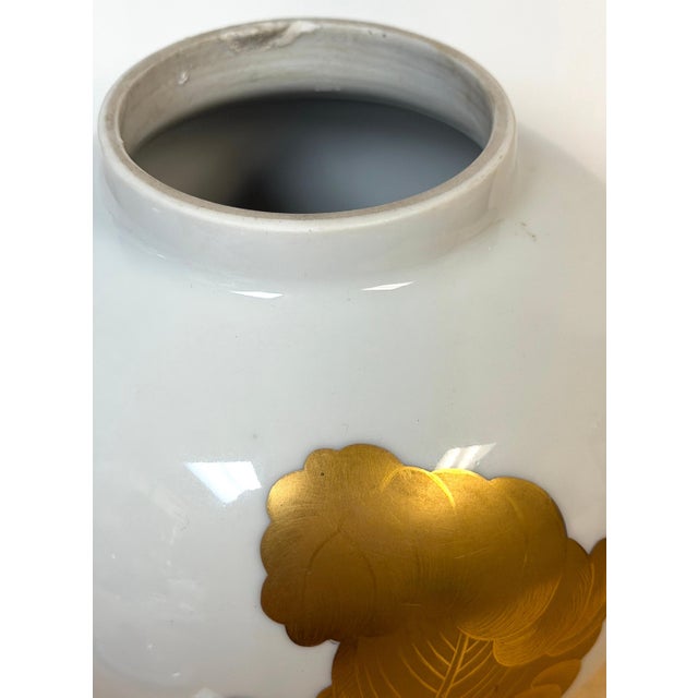 Pair Maison Jansen Style Porcelaine de Paris Covered Urns Gilt Feather Motif For Sale - Image 17 of 18