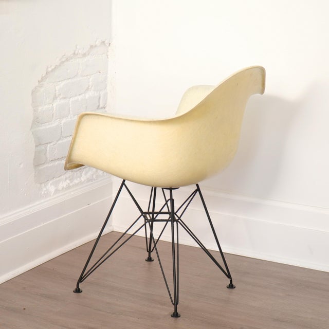 Mid-Century Modern 1950s 1st Generation Attributed to Eames for Herman Miller Eiffel Base Shell Chair Rope Edge Parchment For Sale - Image 3 of 11