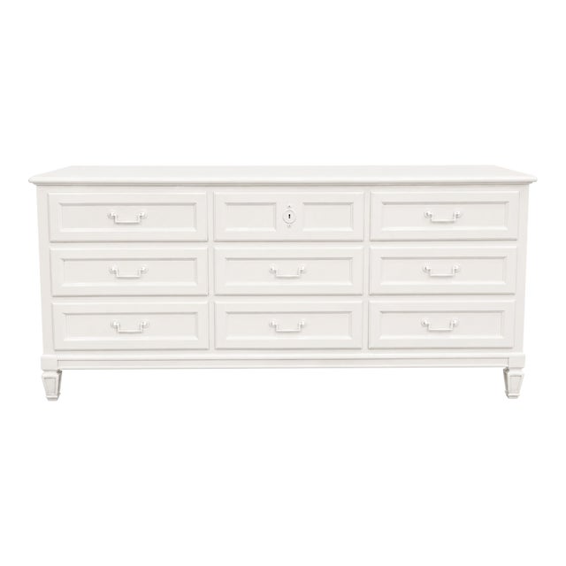 Vintage Baker Furniture Nine-Drawer Dresser – Benjamin Moore Simply White Oc-117 For Sale