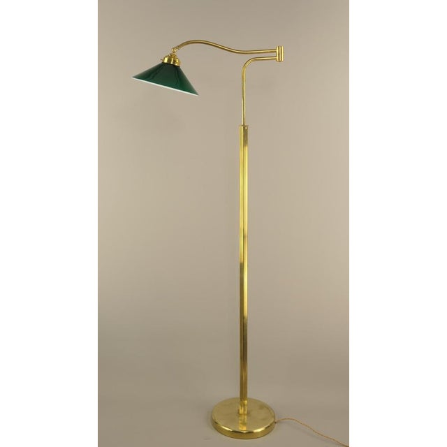 Floor lamp made of massive brass, height-adjustable 135-160 cm. both axes can be swivelled and rotated the lamp can be...