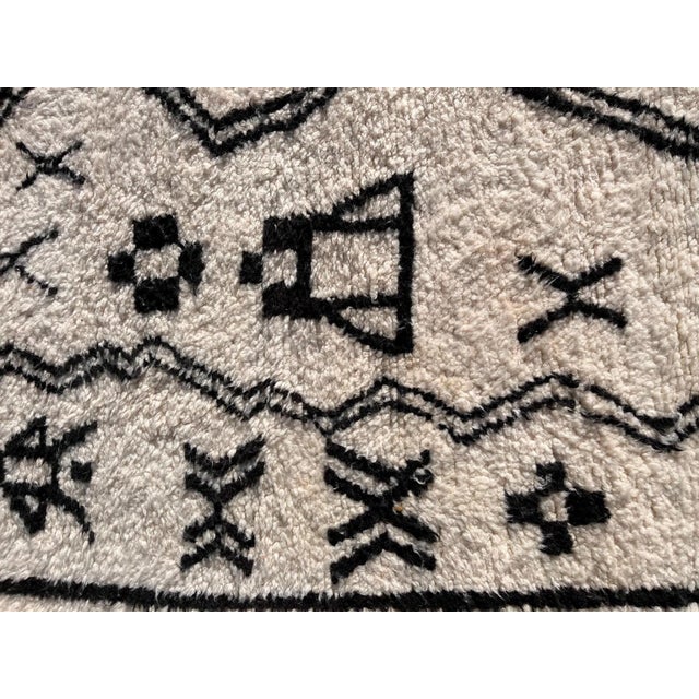 Contemporary Black and White For Sale - Image 9 of 10