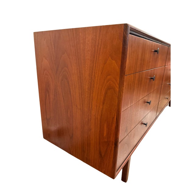 Mid-Century Modern 1960s Jack Cartwright for Founders Walnut Dresser For Sale - Image 3 of 15