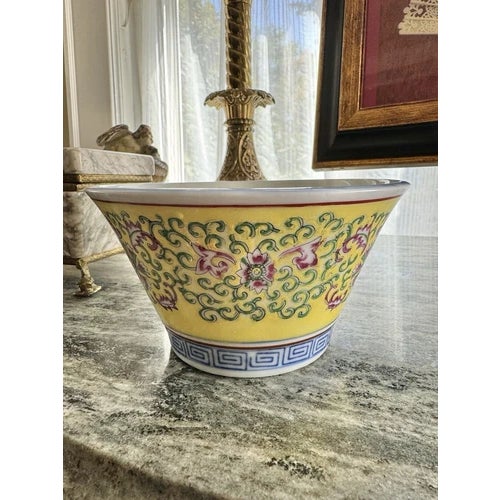 1910s Intage Republic Era Chinese Yellow Famile Jaune Serving Bowl 6" Diameter For Sale In Minneapolis - Image 6 of 9