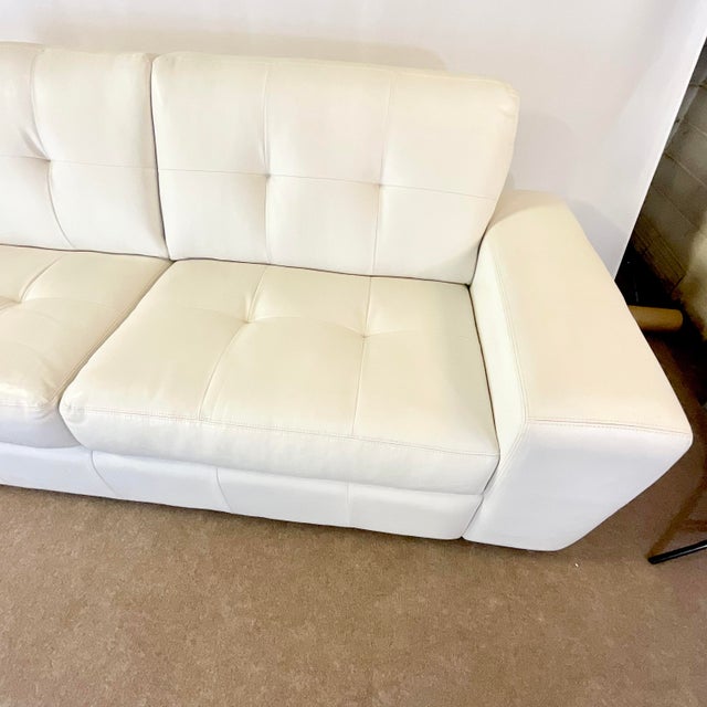 2000 - 2009 Early 21st C Modern Contemporary Cube White Leather Sofa, After Knoll. For Sale - Image 5 of 10