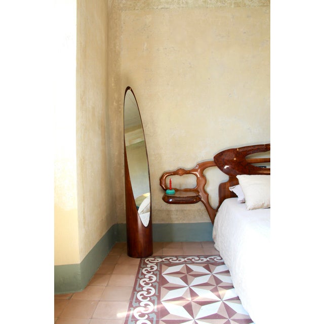 Unghia is an iconic Italian floor mirror from the 1970s. Instantly recognizable by its sleek, sculptural silhouette that...