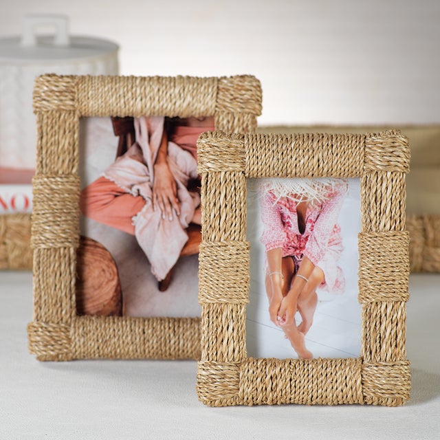 Abaca rope has been neatly woven to craft this unique frame that is as cool as an ocean breeze. The woven pattern adds...