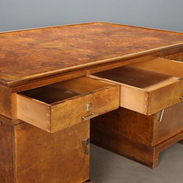 Art Deco Desk in Walnut and Walnut Burl For Sale - Image 5 of 13