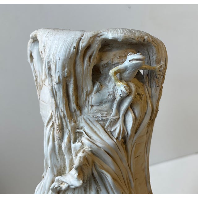 Antique Bohemian Enchanted Fairy Tail Tree Trunk Vase in Porcelain, 1890s For Sale - Image 5 of 15