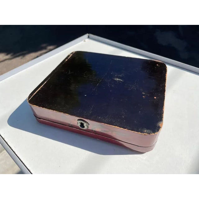 Red Japanese Hand-Painted and Lacquered Wooden Lidded Box, 1900s For Sale - Image 8 of 9