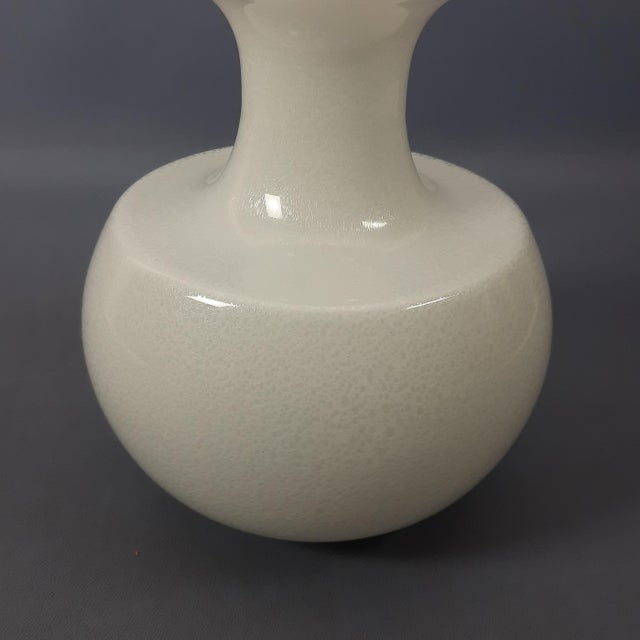 1970s Vintage Space Age Vase in White Murano Glass, 1970s For Sale - Image 5 of 11