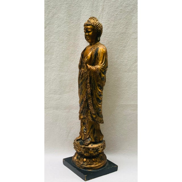 1950s Chinese Buddha Gilded Ceramic Quan Yin Figure on Base For Sale - Image 15 of 18