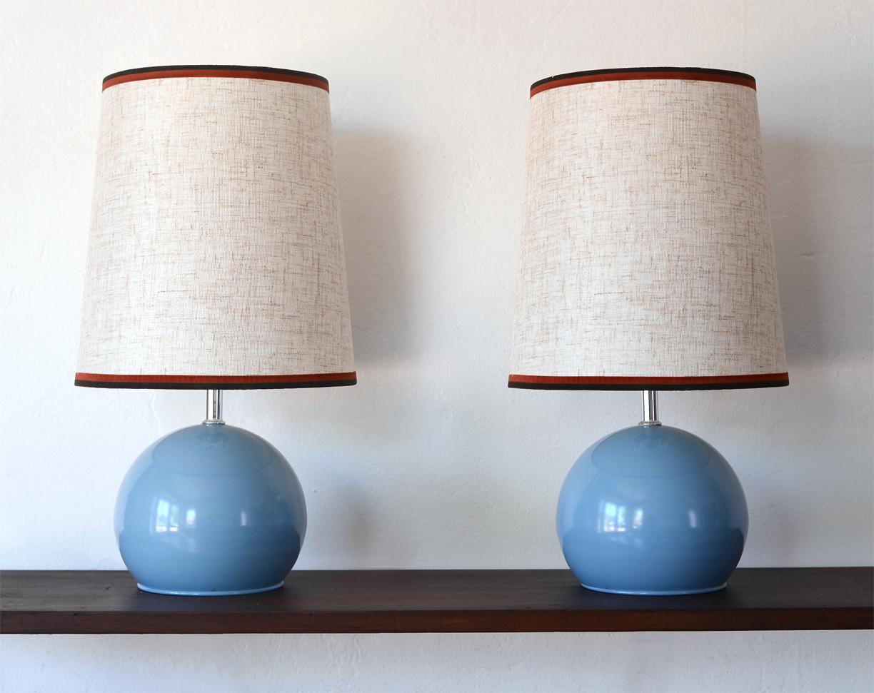 minimalist nightstand lamp