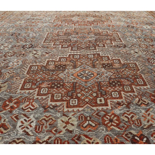 Early 20th Century Geometric Persian Shiraz Rug With Tri-Medallion Design in Shades Orange Blue For Sale - Image 4 of 13