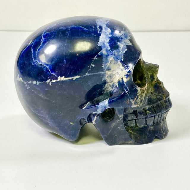 1970s Vintage Abstract Expressionism Boho Chic Hand Carved Navy Sodalite Stone Skull Sculpture, Halloween For Sale - Image 12 of 15