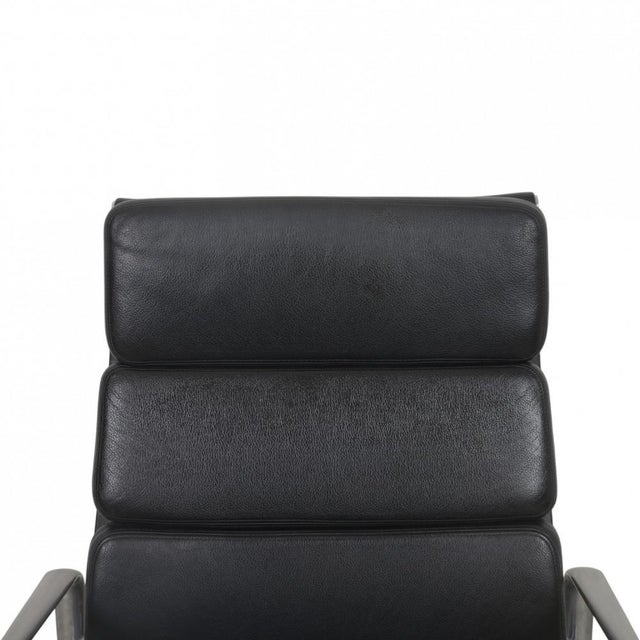 EA219 Office Chair in Black Leather by Charles Eames, 2000s For Sale - Image 3 of 18