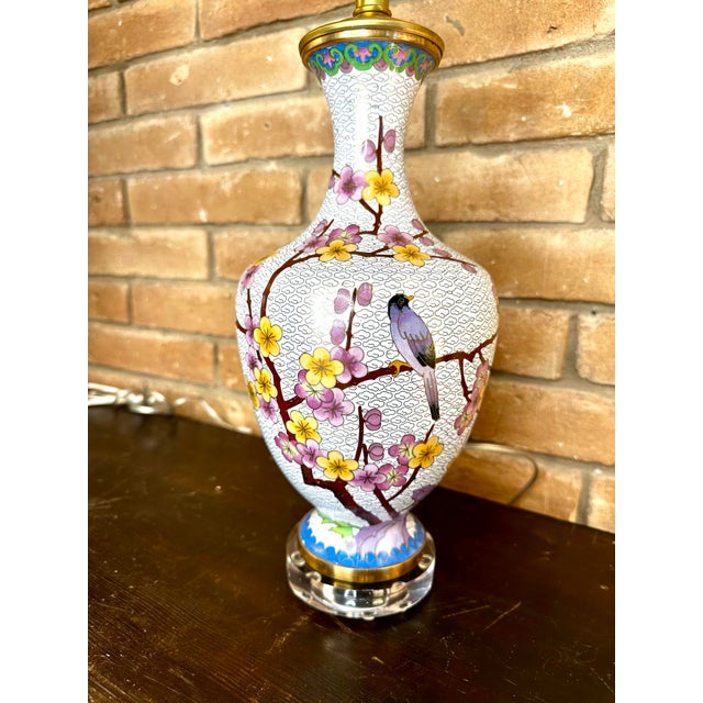 White Pair of Cloisonné Birds Lamps on Lucite Paired With White Silk Pencil Pleated Shades. For Sale - Image 8 of 9