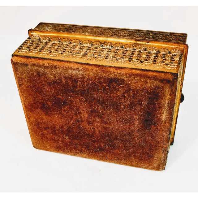 Metal 20th Century Chinese Jade Velvet Trinket Jewelry Box For Sale - Image 7 of 10