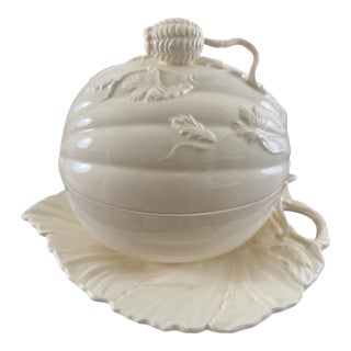 Mid 20th Century Leedsware Classical Creamware Melon Covered Centerpiece Tureen Dish With Leaf Base – England For Sale