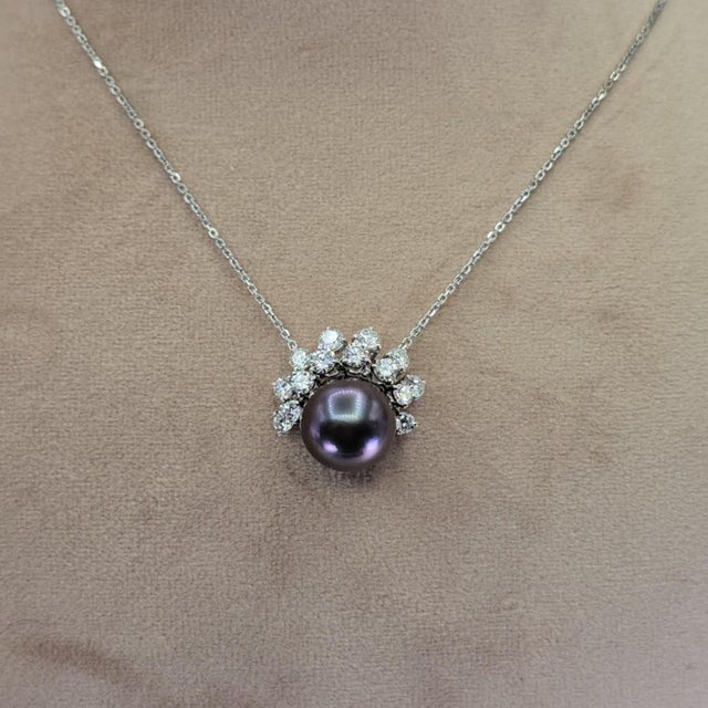 Late 20th Century Late 20th Century Tahitian Natural Black Pearl 18k (750) White Gold and Natural Diamond Pendant For Sale - Image 5 of 13
