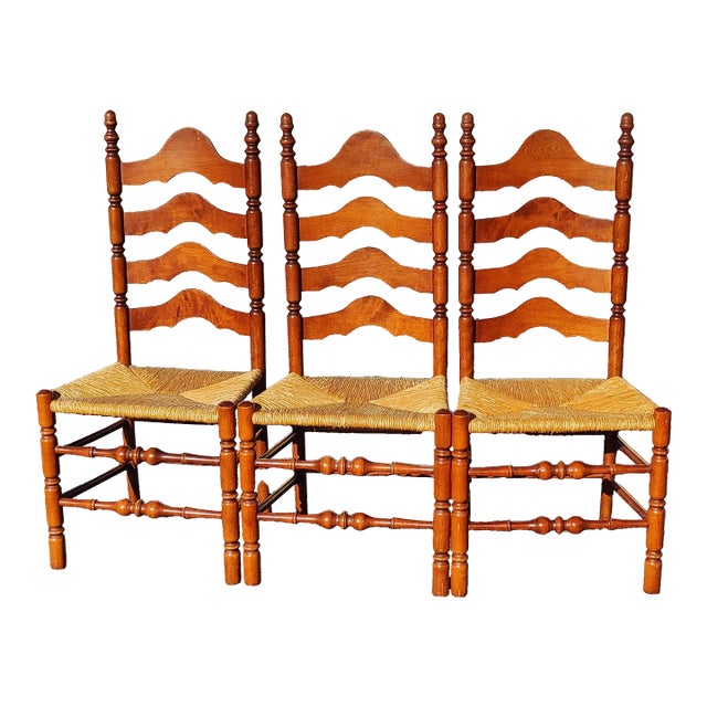 Mid 20th Century Ethan Allen Heirloom Nutmeg Maple Colonial Early American Ladder Back Dining Side Chairs Set of 3 For Sale