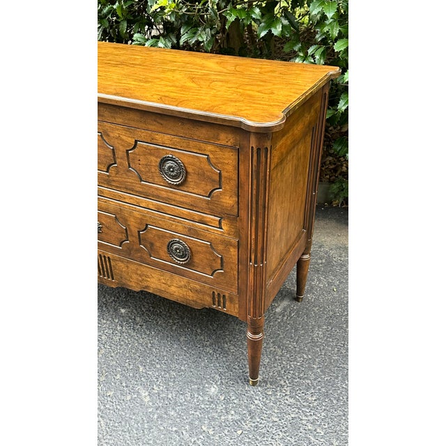 Vintage Baker French Louis XVI Style Console Chest | Flamed Walnut 2-Drawer Commode With Bronze Mounts & Brass Sabots For Sale In Savannah - Image 6 of 12