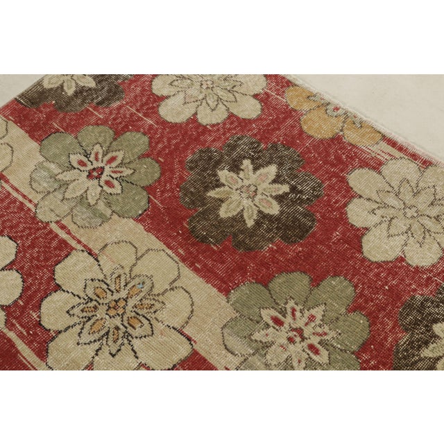 Textile 1960s Vintage Zeki Müren Rug in Beige, Pink, Red, White Floral Medallions For Sale - Image 7 of 8