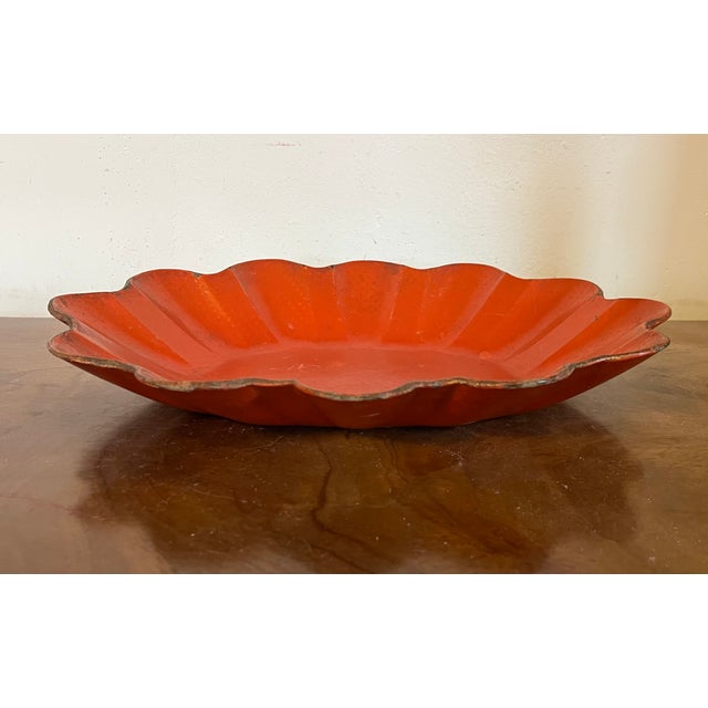 19th Century Antique 19th Century French Scarlet Lacquer Papier Mache Scalloped Oval Tray or Bowl For Sale - Image 5 of 13