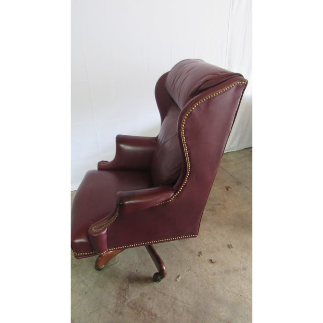 Southwood & Co. 1980s Southwood Leather Burgandy Office Chair Swivel Quality For Sale - Image 4 of 12