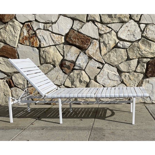 Brown Jordan Pair of Mid Century Outdoor Patio Chaise Lounge Chairs Attributed to Brown Jordan Regent For Sale - Image 4 of 8