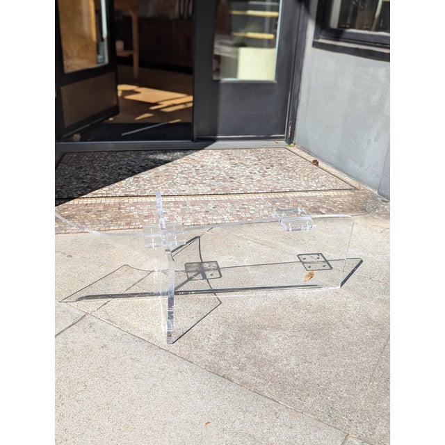 Late 20th Century Vladimir Kagan Erica Chaise Lounge With Lucite Base For Sale - Image 5 of 5