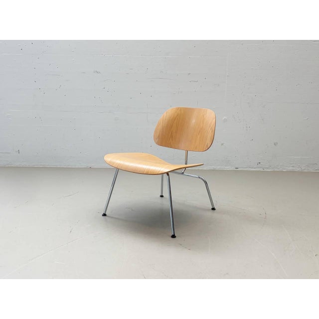 The chairs are in very good, used condition overall. The molded wooden seats and backs are clean and well-maintained,...