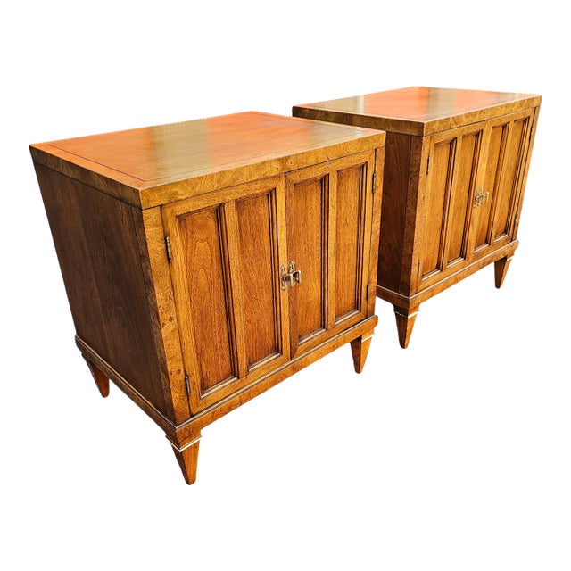 Pair of Mid-Century Hollywood Regency Mastercraft Furniture Walnut and Burl Nightstands [Attributed] For Sale