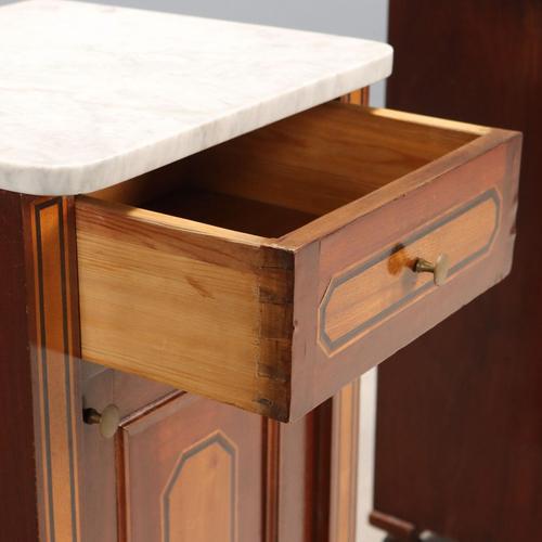 Antique Bedside Tables in Mahogany Veneer and White Marble, 20th Century, Set of 2 For Sale - Image 6 of 11