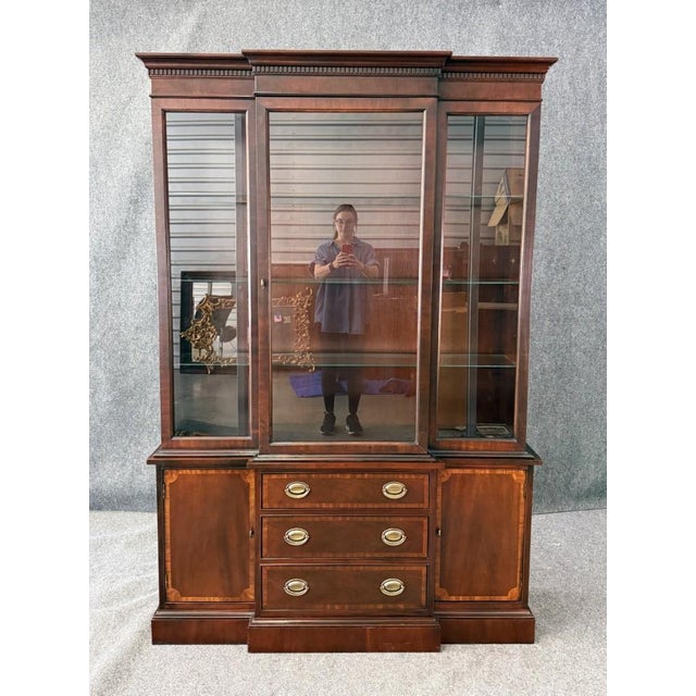 This Hickory Chair James River Plantation China Cabinet offers a classic mahogany look with stately architectural molding,...