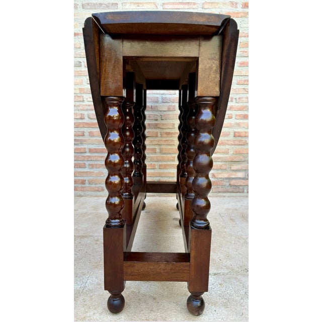 Brown French Round Dining Table with Wings, 1900 For Sale - Image 8 of 18