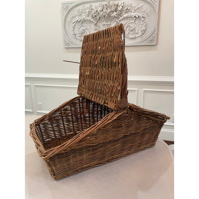 English Vintage English-Style Split-Lid Willow Basket For Sale - Image 3 of 14