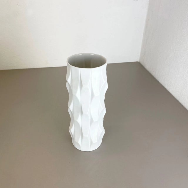 Op Art Porcelain Vase by Heinrich Fuchs for Hutschenreuther, Germany, 1970s For Sale - Image 3 of 18