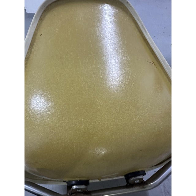 Chairs in Fiberglass by Charles and Ray Eames for Herman Miller, 1980, Set of 4 For Sale - Image 6 of 14