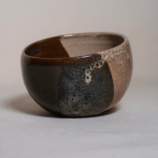 Handmade Studio Pottery Bowl With Textured Glaze in Earthy Neutrals and Lava Detail For Sale - Image 4 of 14